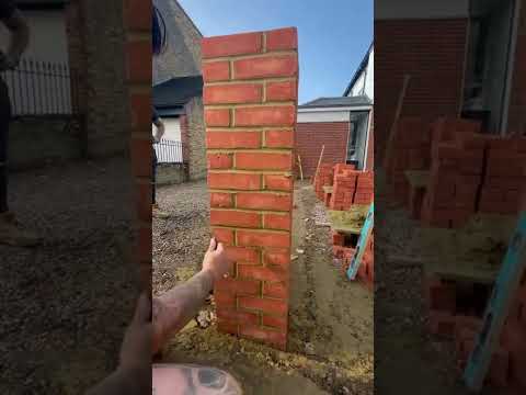 عملية تنظيف الفواصل العراميس بين صفوف البلوك الطوب الطابوق فى حالة كون التشطيب من نوع ال