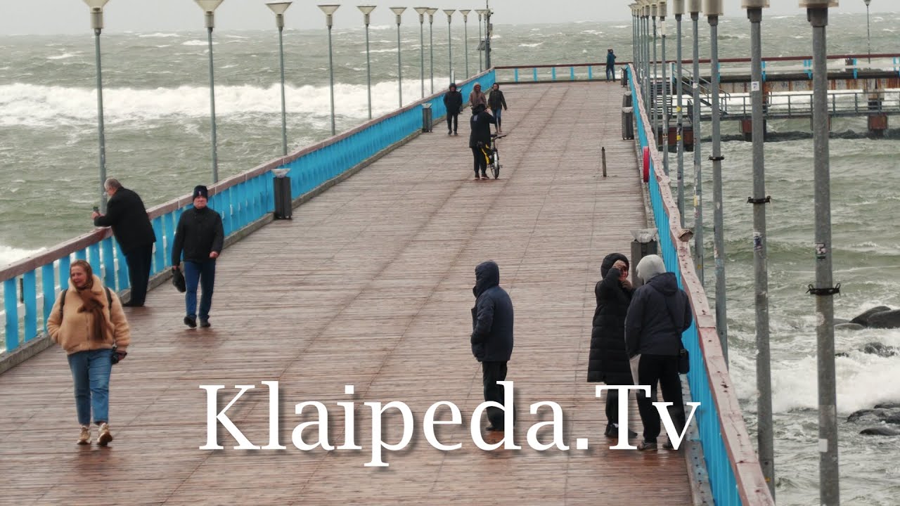 Palangos tiltas audringą sekmadienio popietę (ilgasis Vėlinių savaitgalis)