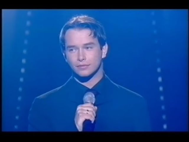 Stephen Gately sings "Chiquitita"