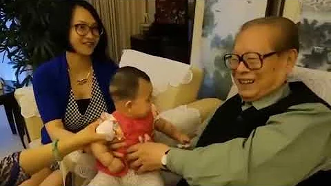 【首次曝光】珍貴！江澤民晚年家庭生活：和孫子們唱卡拉OK、英文歌，意大利文歌，玩電腦，愛上網，彈鋼琴、家庭和睦，長者溫暖的人格風采私家生活 #王冶坪 #江志成 #江綿恆  #江綿康 - 天天要聞