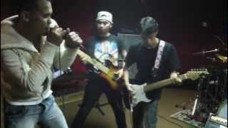 bencana isi atau kulit - search (cover)