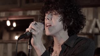 Video thumbnail of "LP - Muddy Waters [Live Session]"