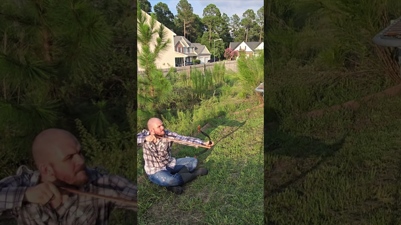 Persian navak (arrowguide) in a sitting position 