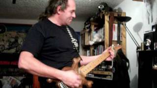 FRED : GIMBARDE + GUITARE SKULL.