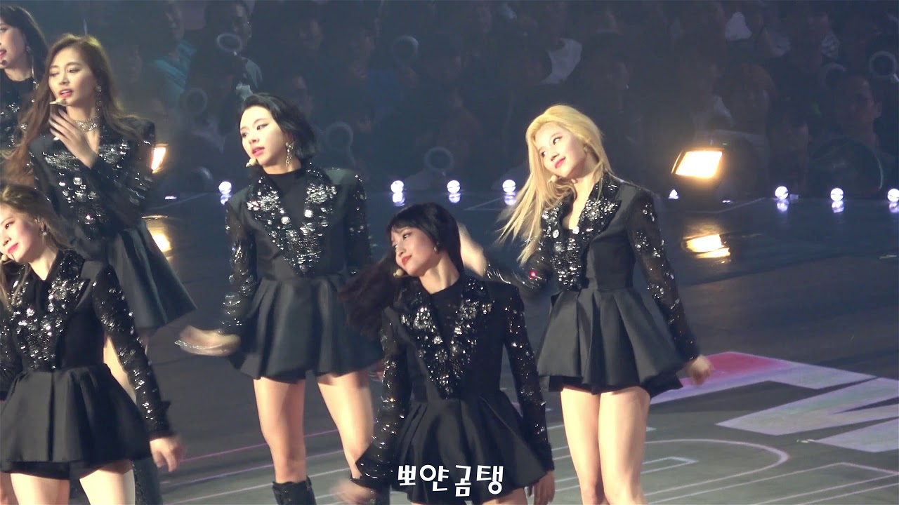 20190526 TWICE WORLD TOUR 2019 ' TWICELIGHTS' - YES or YES Remix