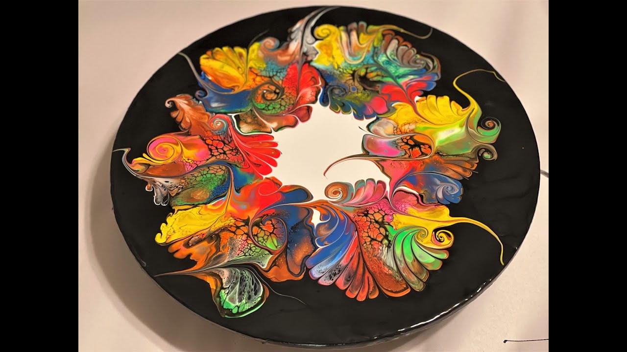#99 A Beautiful Modified Bloom On A Round Panel (Sold) #acrylicpouring ...