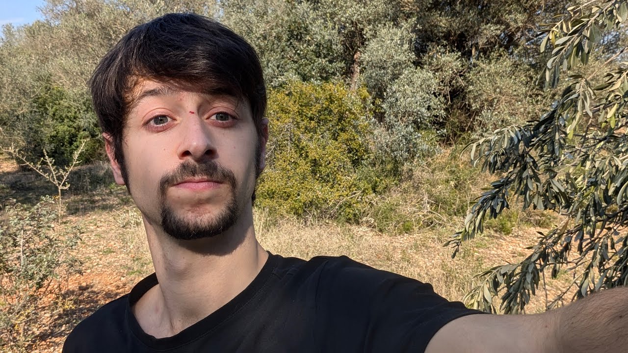 Trabajando en la finca, cortando leña más cosas