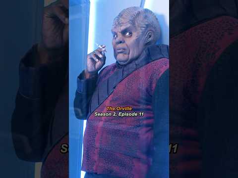 Not even aliens can beat the addiction!🤣