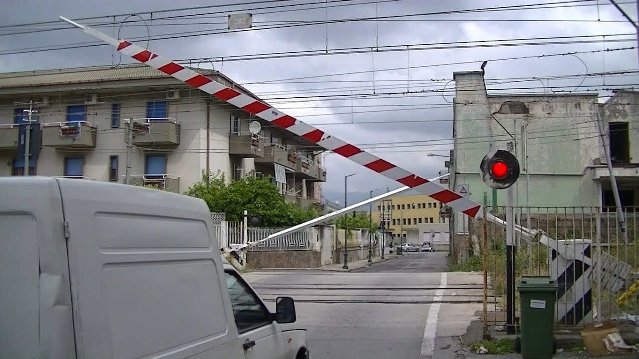 Spoorwegovergang Pagani (I) // Railroad crossing // Passaggio a livello