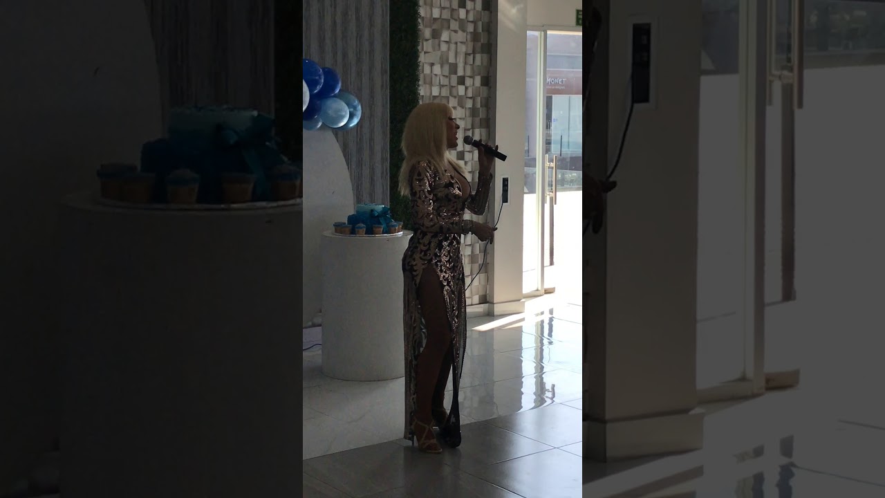 Show de Yuri trasvesti show en Monterrey 8116007333