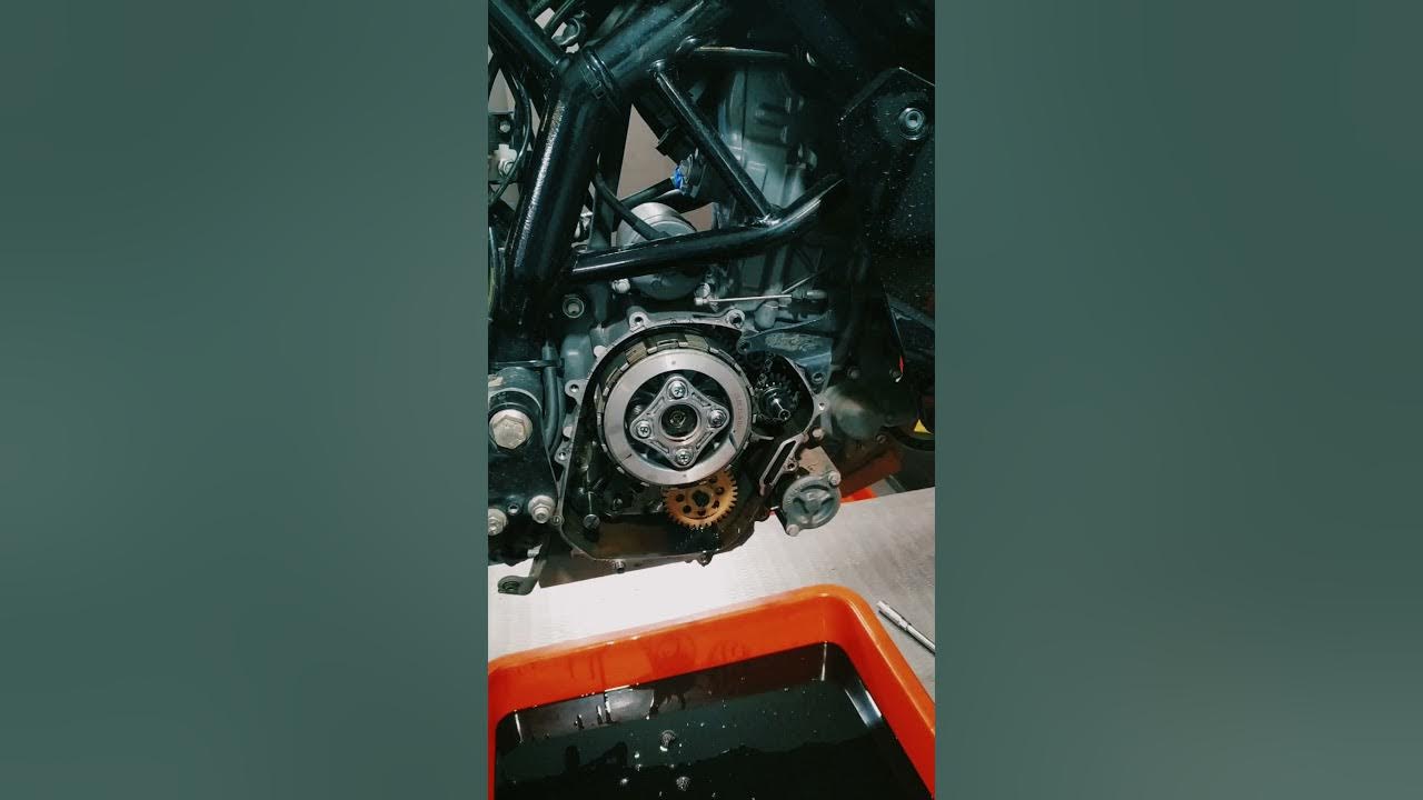 Low oil pressure How to fix low oil pressure KTM Duke RC 200 YouTube