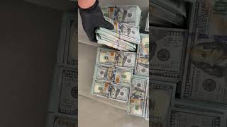 $400,000 in cash  #money #us #dollar#cash