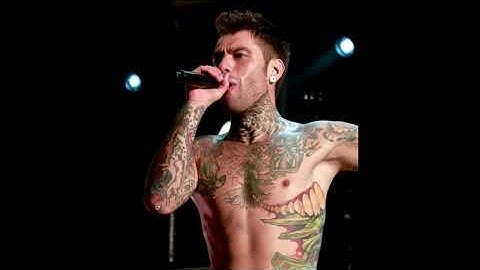 Fedez & Clara: “Scelte Stupide”, ecco il singolo dell’estate dal beat esplosivo!