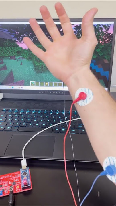 Pria Ini Main Minecraft Pake...