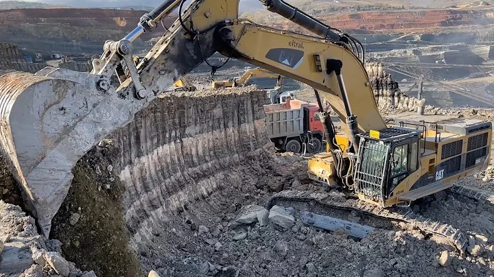 Caterpillar 385C Excavator Loading Trucks - Ektor Epe