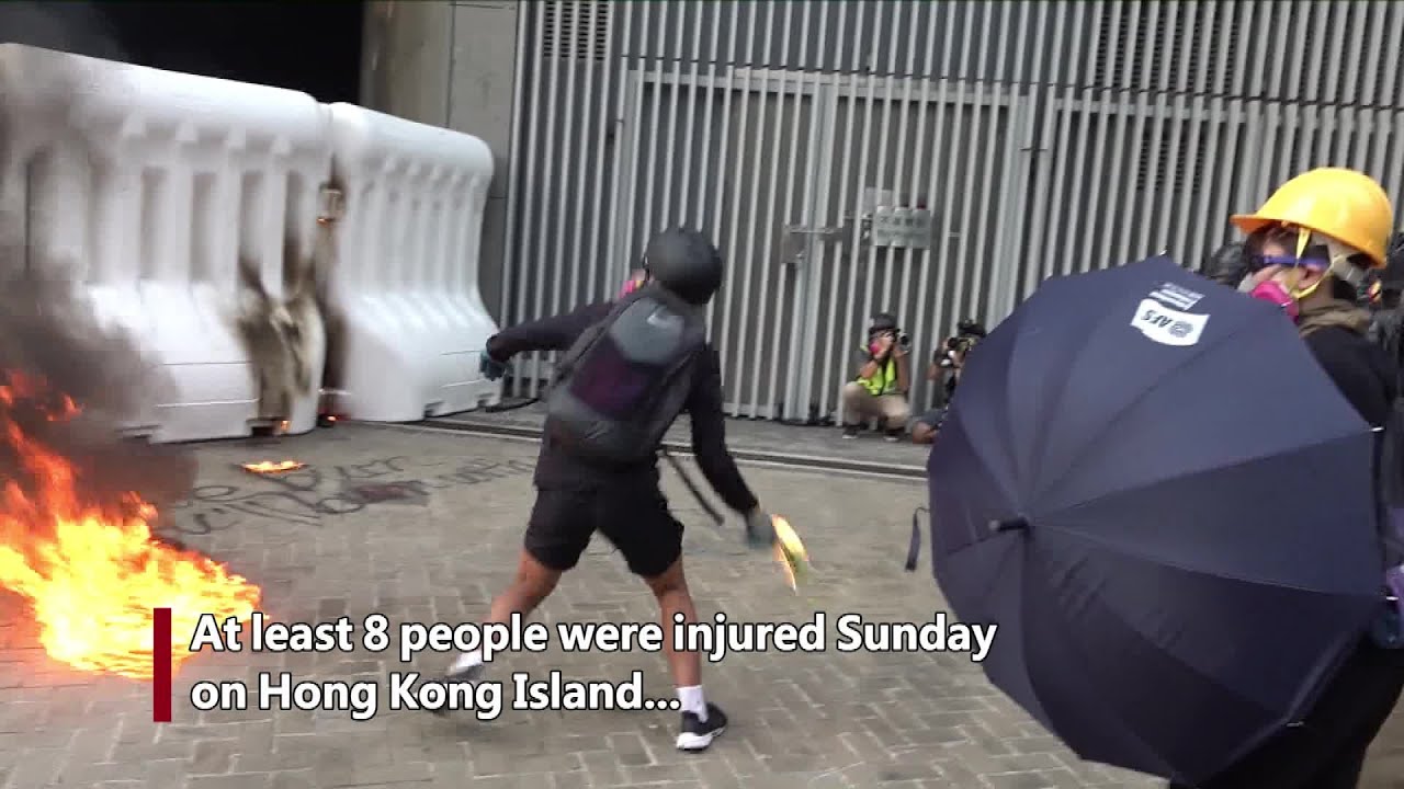 tv kanalları 8 injured as rioters escalate violence in Hong Kong