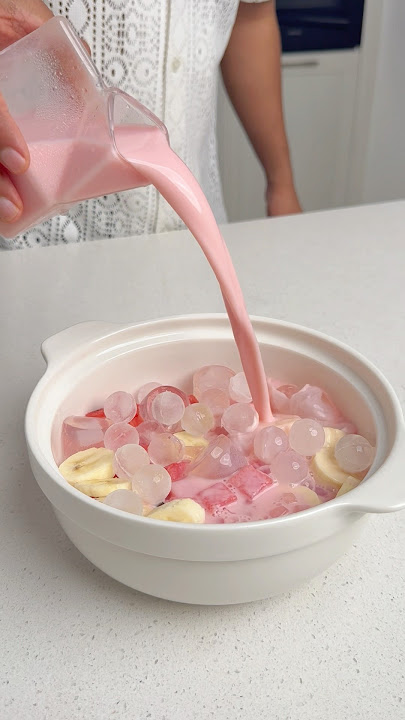 Pernahkah Anda mencoba Hwachae? 🍉 Korean Fruit Punch yang Viral