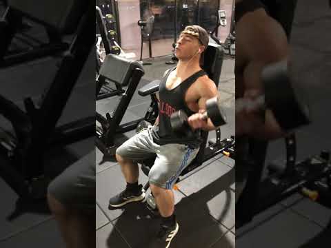 camera iphone 8 plus apk 20 y/o bodybuilder (controlled bicep curls)