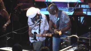 RUFUS ft. Sly Stone @ Blue Note Tokyo "Sly & Tony jamming on guitars!" - “Thank You”