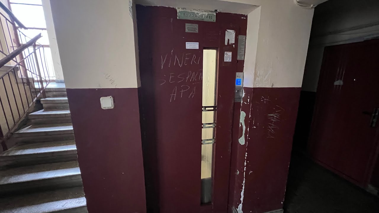 Old Modernised IFMA Traction Elevator@Strada Avram Iancu Nr.10 Bl.C2 Sc.B, Hunedoara, Romania