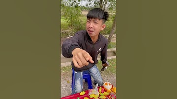 Cậu bé lừa chủ quán lấy đồ ăn #shorts