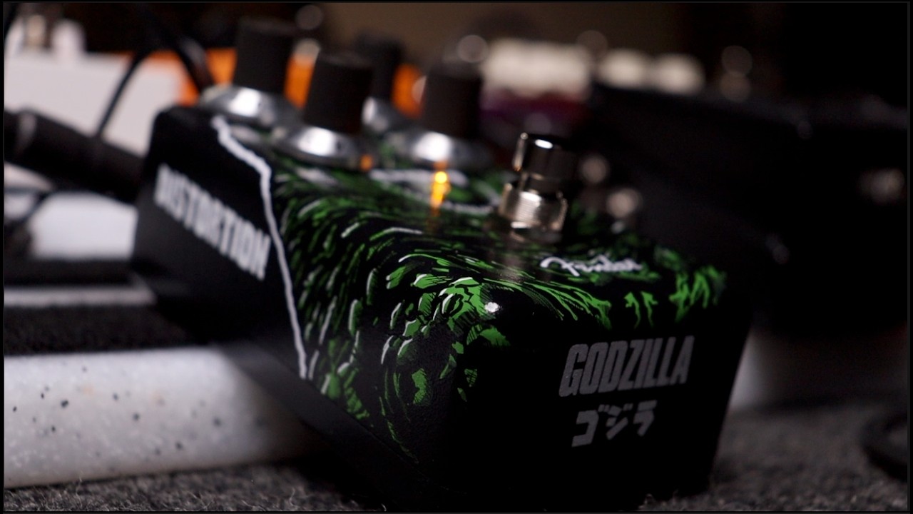 Fender Godzilla Distortion Pedal Meets Epiphone Futura Quicksilver