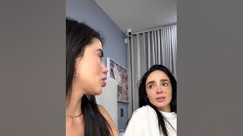 Karina García gives Manelyk a house tour of my room.