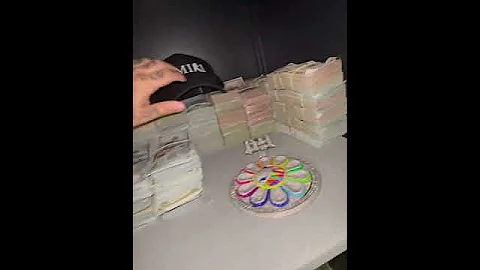6ix9ine Shows Stacks of cash in his Closet & his Double Spinning Baguette VVS Chain