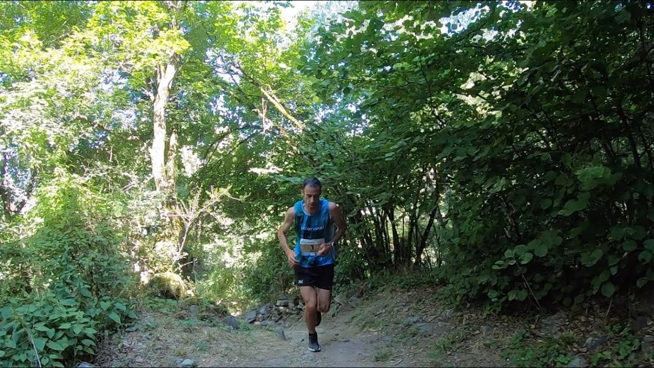 Kilian Jornet liderando sierre zinal 2024 en el km 3