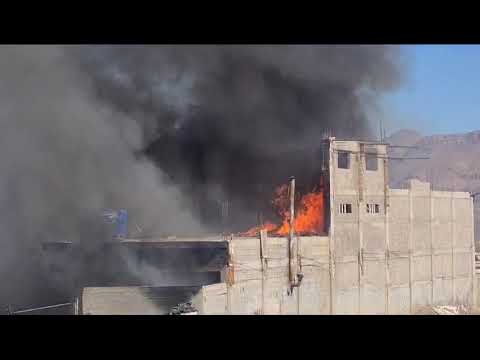 Intensa contaminación provoca incendio de recicladora de llantas  y plásticos