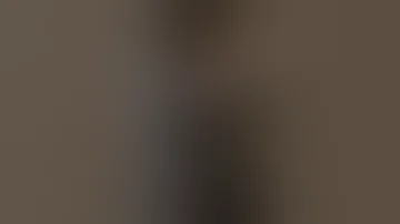 فتحت باب السيارة تفكره اخوها هههههه 