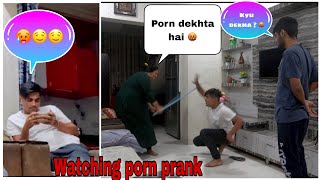 Porn prank 🤭 PORN DEKHRA Hai 🤯// PRANK ON MOM 🤬PRANK GONE EXTREMELY WRONG