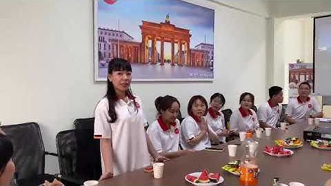 Các học viên khoá tiếng Đức 110 giao lưu trong ngày khai giảng