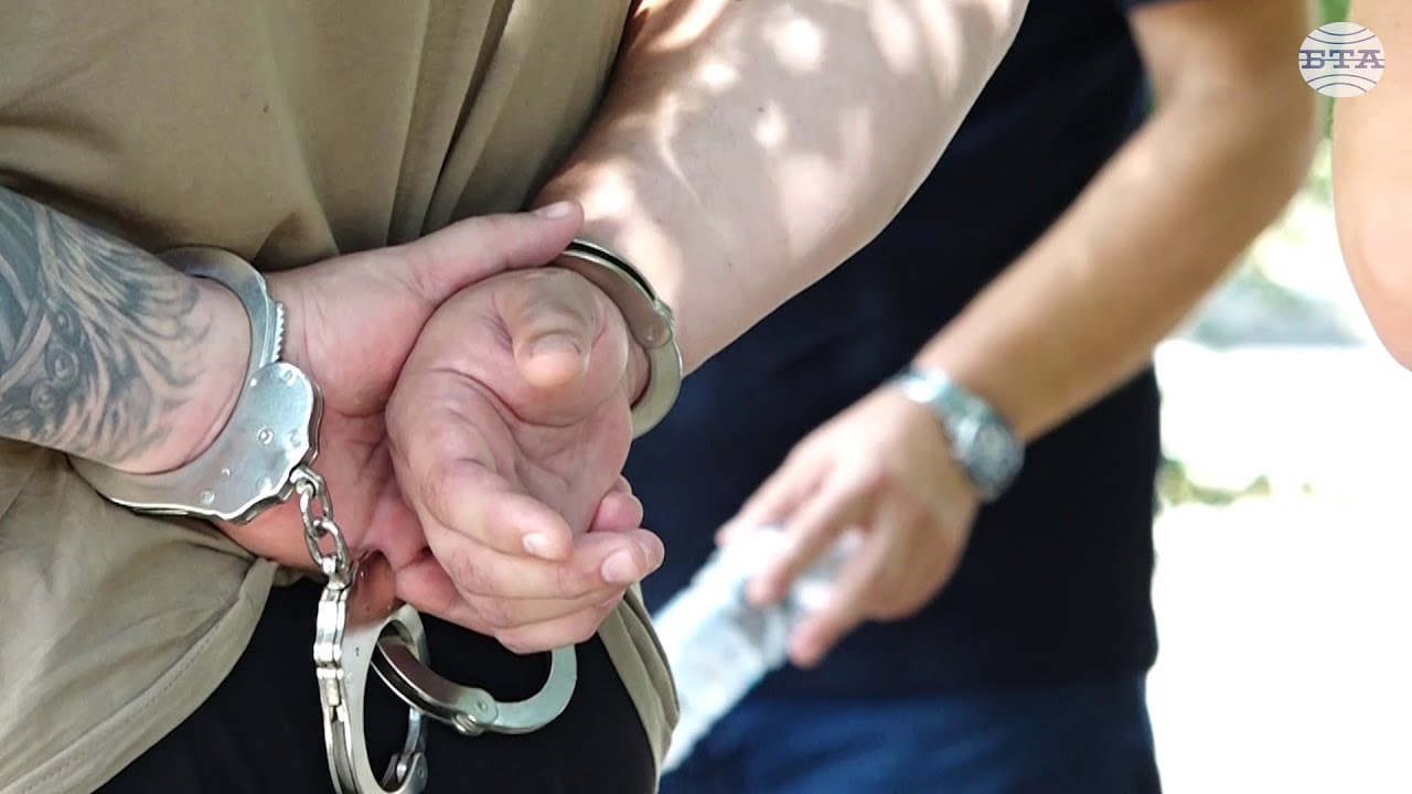 Трима души са задържани с фалшиви евробанкноти при спецоперация в столицата