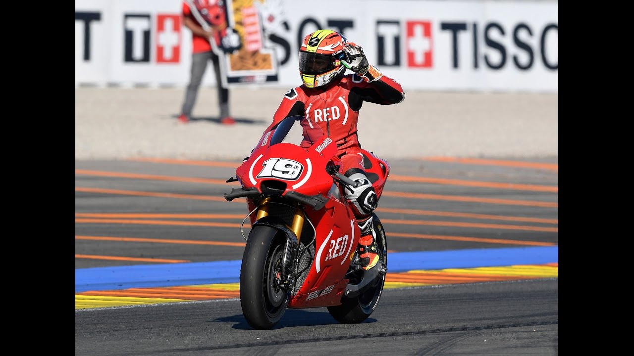 girls like you 2016 #ValenciaGP - Aprilia in action