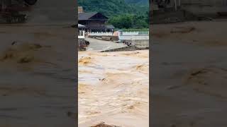 Extreme Flood Disaster | Incredible Footage #shorts #floods #disaster #naturaldisaster #viral
