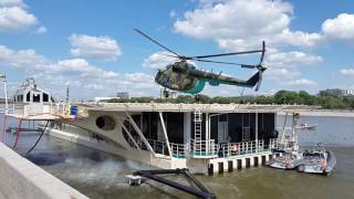 Посадка Ми-8 ВВС России на дебаркадер / Russian Air Force Mil Mi-8 at landing stage