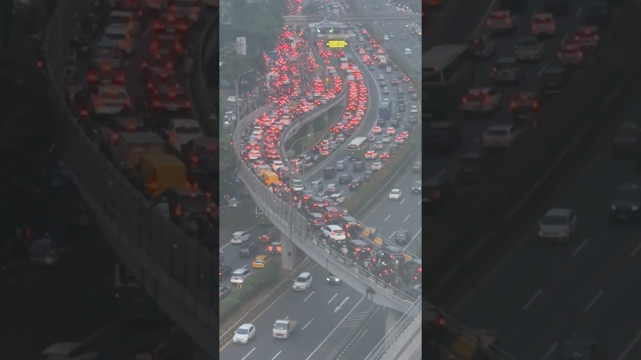 Craziest traffic always in Jakarta 😅