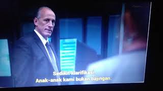 Runaways S2 Flores Knows The Kids Powers