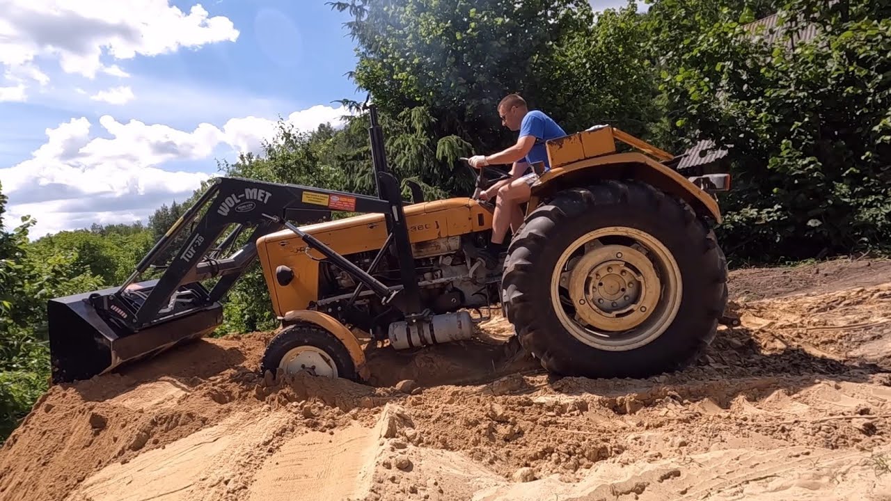 Akcja Poszerzenie Placu/ C-360 z Łyżką Robi za Koparkę