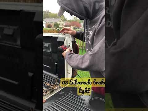Video: Kako odstraniti vratno ploščo iz avtomobila: 12 korakov (s slikami)