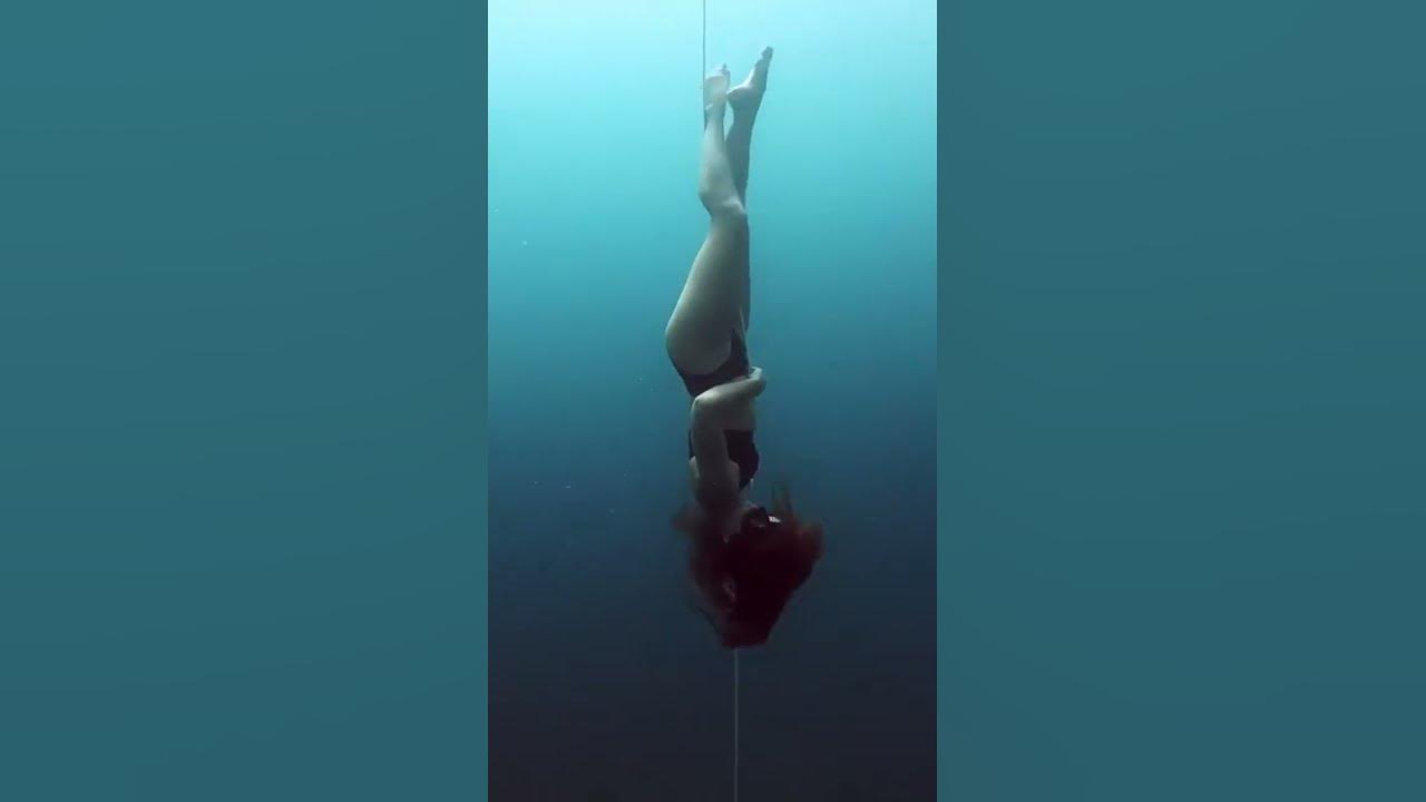 ‘Acid rain’ - Lorn part 2 🙏🏽🙏🏽 freedive dancing in Indonesia