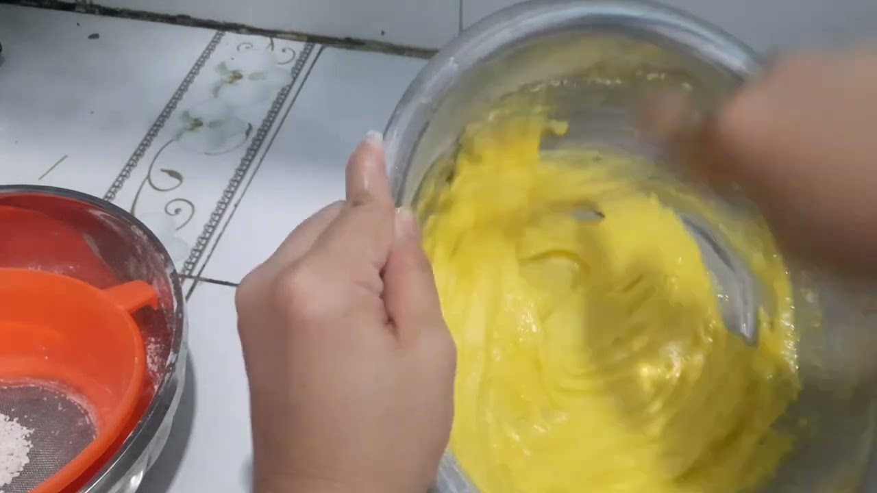 Cách làm bánh bông lan không dùng bột nổi nướng bằng lò điện