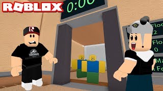 Noob Adamların Katında Durduk!! Asansöre Bindik!  Panda ile Roblox Elevator