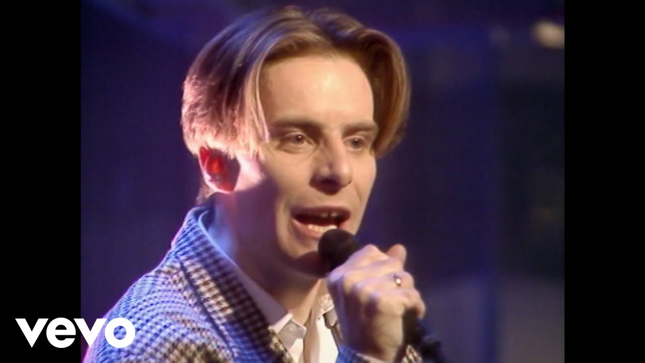 Deacon Blue - Real Gone Kid (Live from Top of the Pops, 10/11/1988)