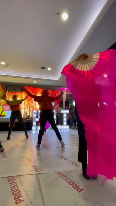 holi prop