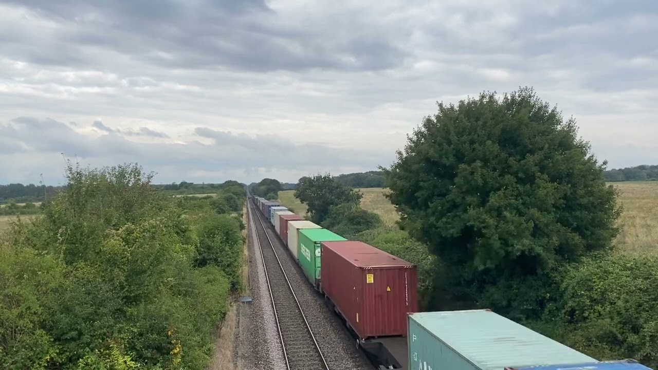 Freightliner 66592 thrashes towards Thurston