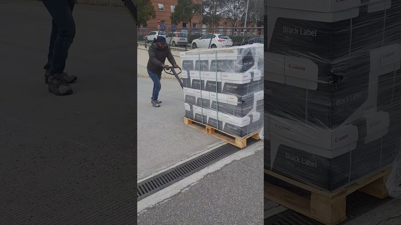 Come trasportare una tonnellata da solo in pendenza con il transpallet