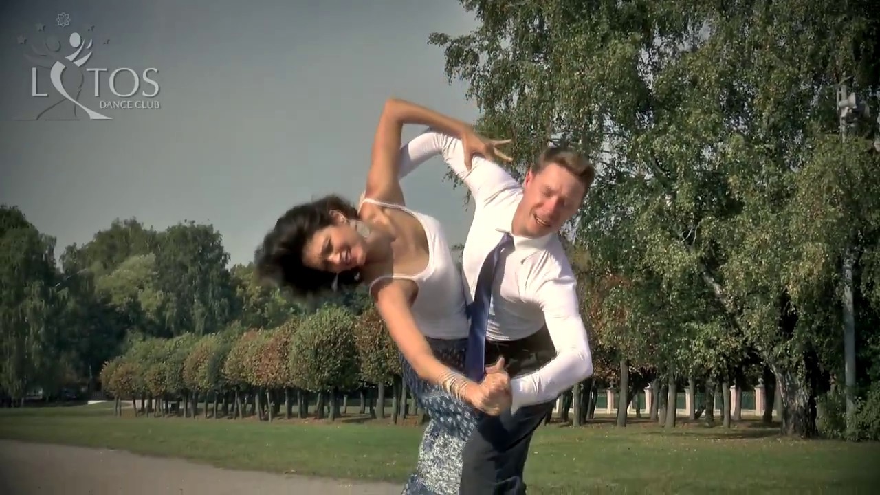 Танец перед машиной