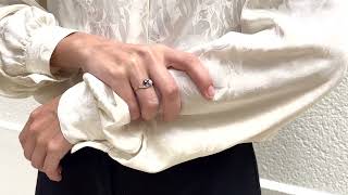 Vidéo: Bague toi et moi en or rose 18 Cts et platine avec saphir et diamants vers 1900.